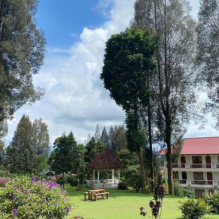 Sibayak Multinational Rest House Berastagi Luaran gambar