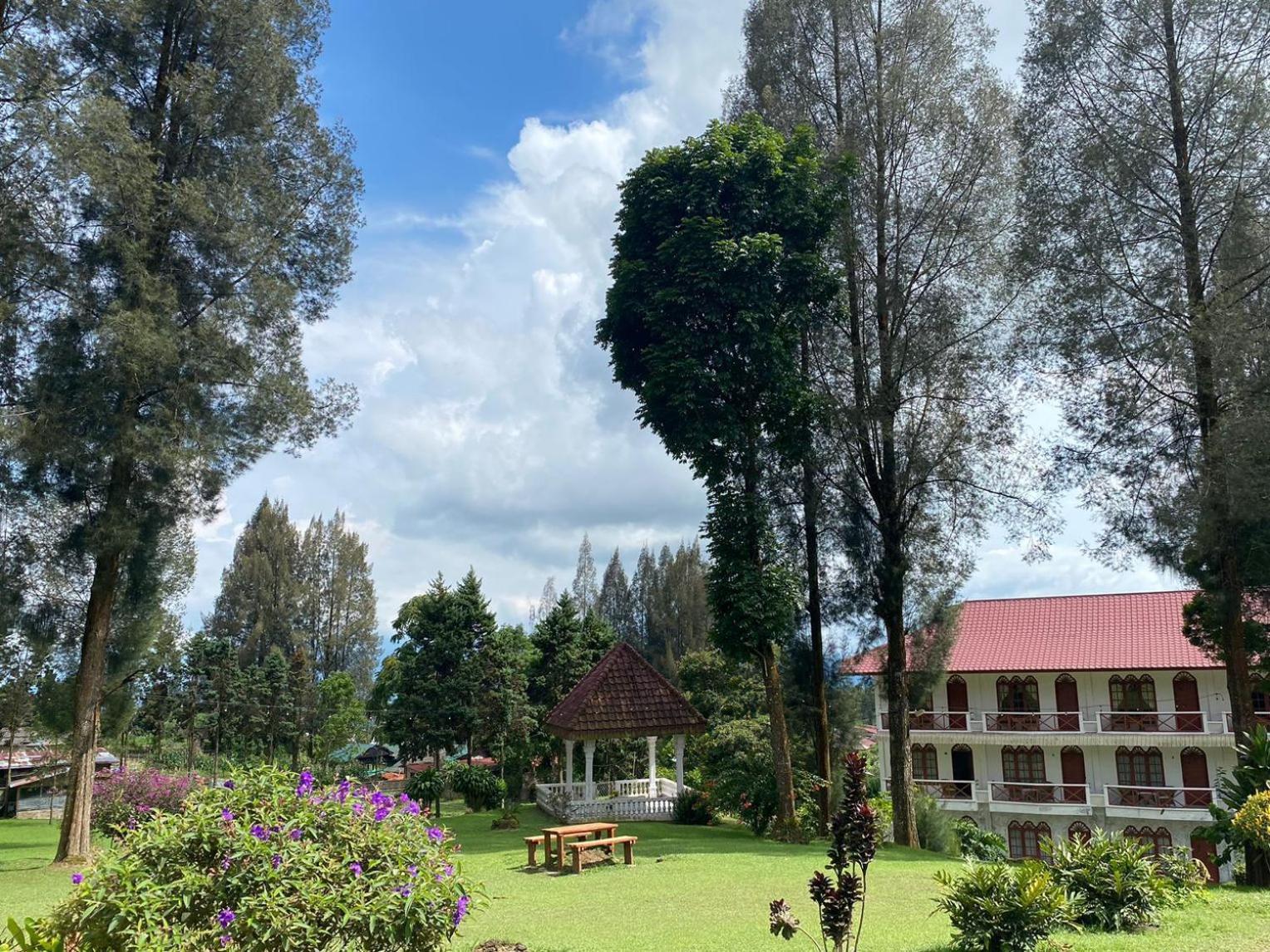 Sibayak Multinational Rest House Berastagi Luaran gambar