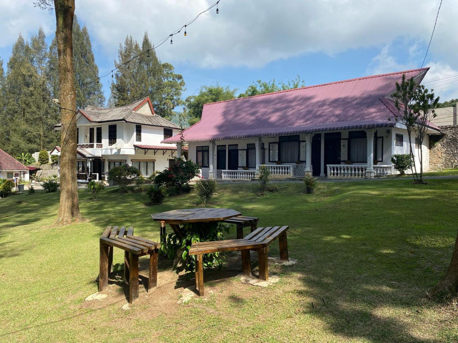 Sibayak Multinational Rest House Berastagi Luaran gambar