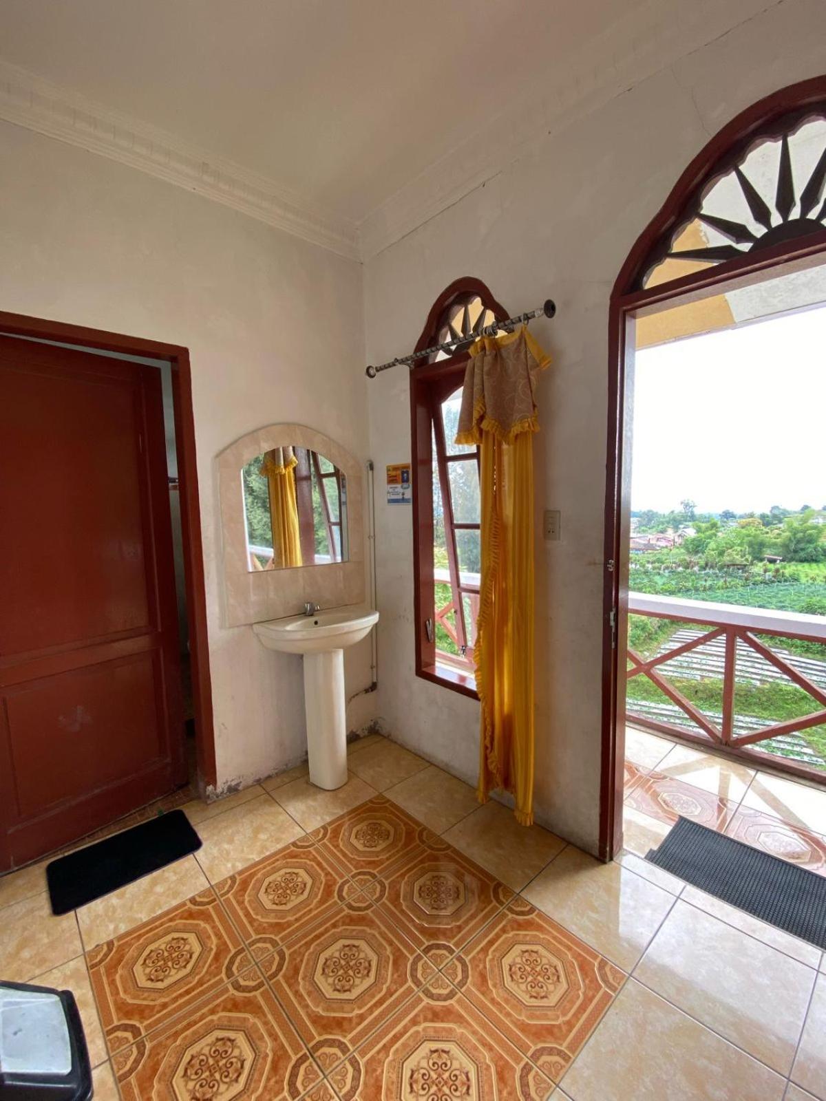 Sibayak Multinational Rest House Berastagi Luaran gambar
